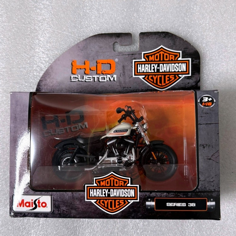 Maisto Harley-Davidson 2018 Forty-Eight Special 1:18 Die-Cast Series 38 White
